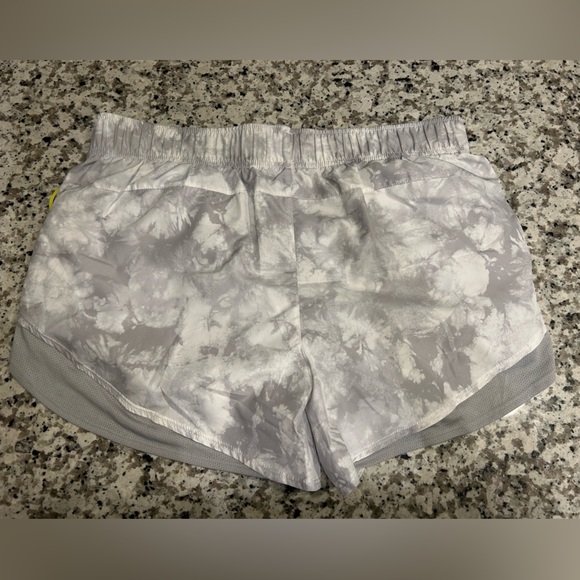 Shorts - Picture 2 of 4